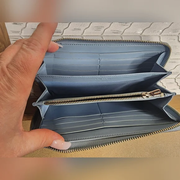 Coach ACCORDION ZIP WALLET IN FIELD FLORA PRINT COATED CANVAS - Picture 9 of 11